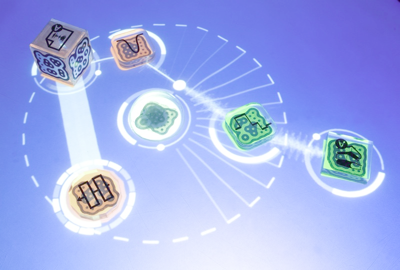 Illustration for article titled ReacTable Synth Makes Touchy-Feely Music for your Eyes